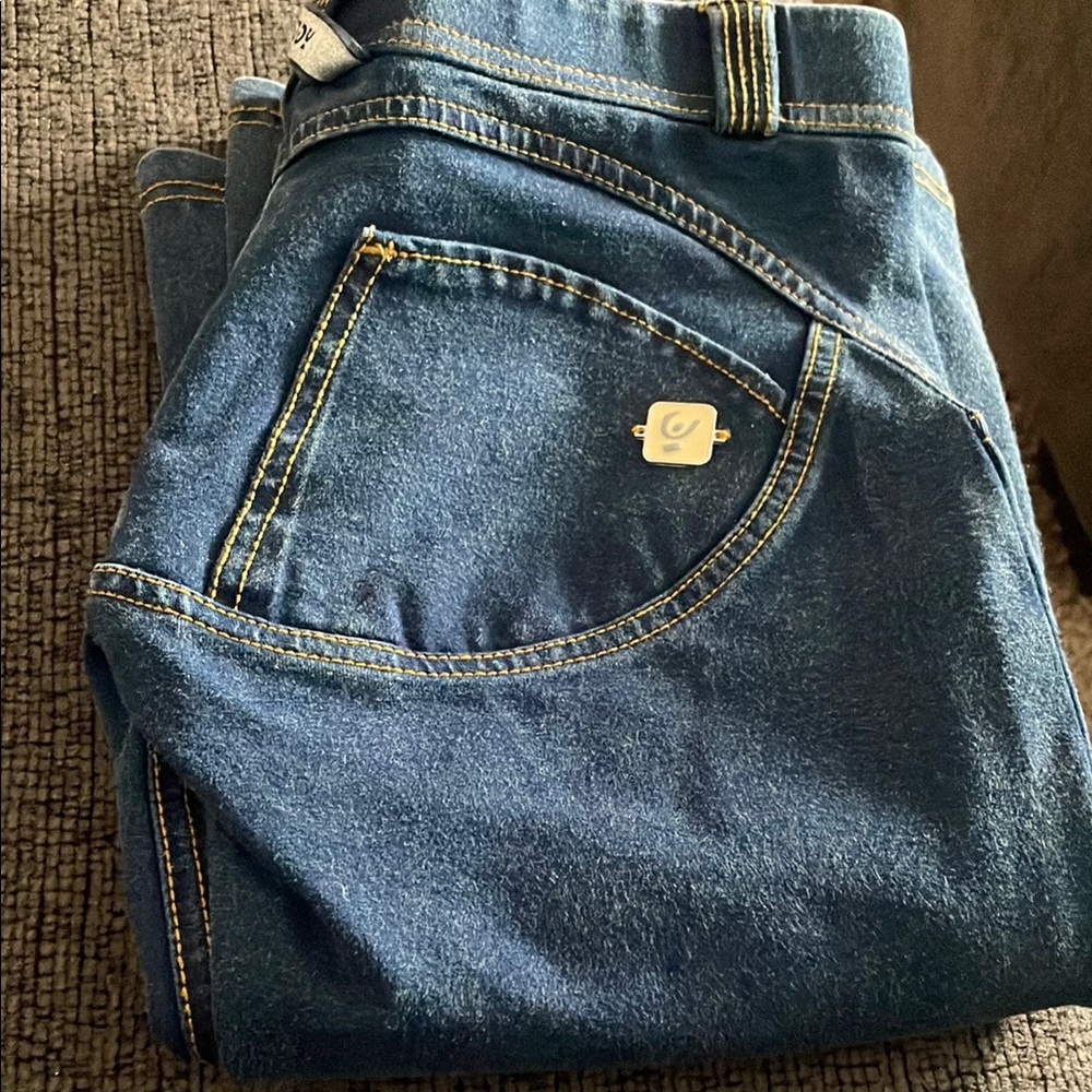 Freddy wr.up jeans ,
Only worn once ,
Size xxsmall,